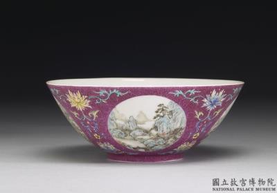 图片[2]-Pair of soup bowls in yang-ts’ai enamels with incised red ground pattern of flower brocade and landscape décor 1743 (Ch’ien-lung reign)-China Archive